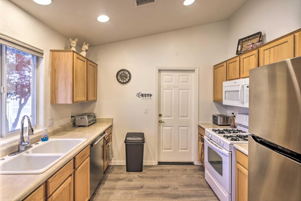 Kid-Friendly Kingman Home Near Parks And Dining Esterno foto